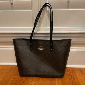 Coach signature tote